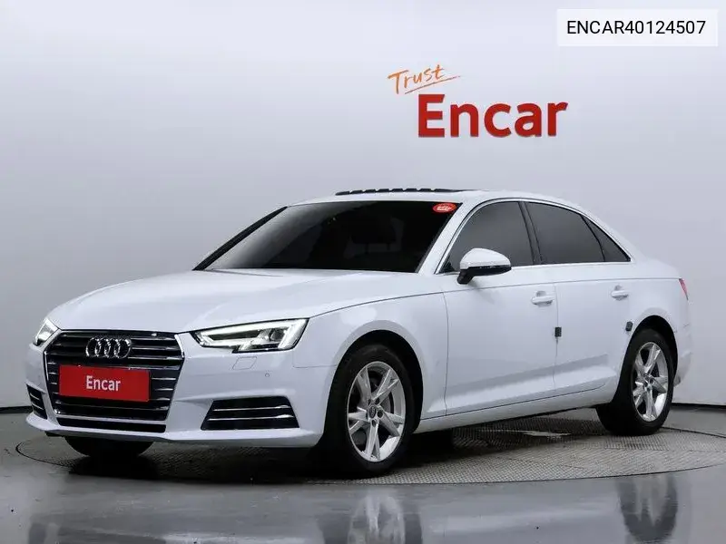 Audi A4 2018 года выпуска