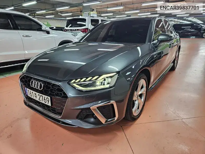 Audi A4 2021 года выпуска