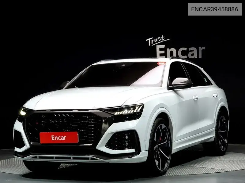 Audi RS Q8 2021 года выпуска