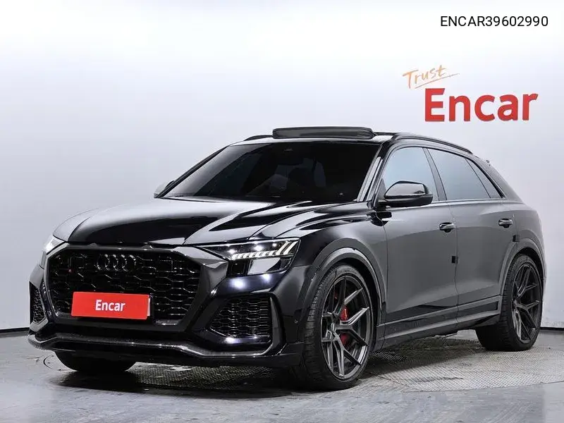 Audi RS Q8 2021 года выпуска