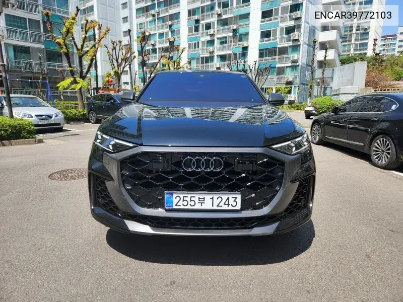 Audi RS Q8 2025 года выпуска