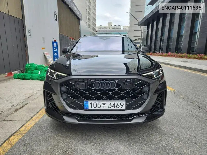 Audi RS Q8 2025 года выпуска