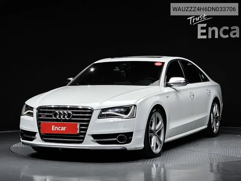 Audi S8 2013 года выпуска