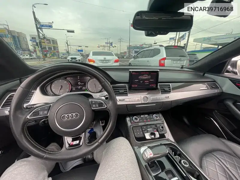 Audi S8 2013 года выпуска
