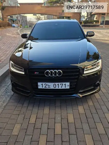 Audi S8 2016 года выпуска