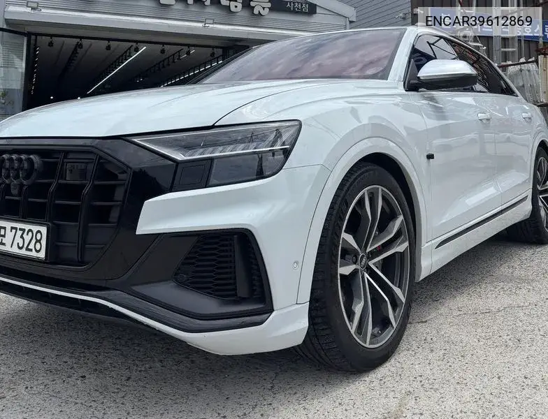 Audi SQ8 2021 года выпуска