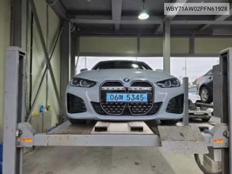 BMW i4 2023 года выпуска