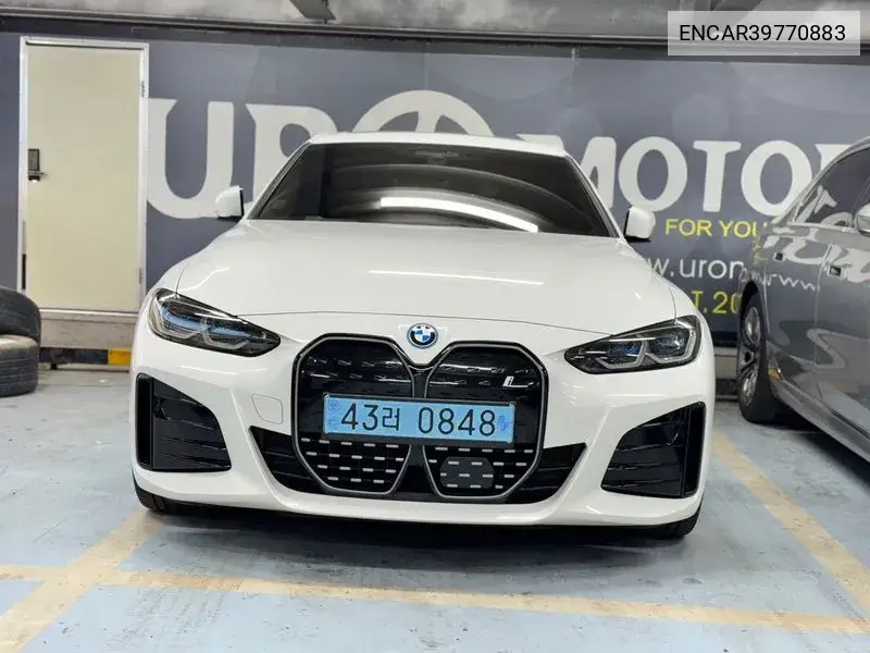 BMW i4 2023 года выпуска