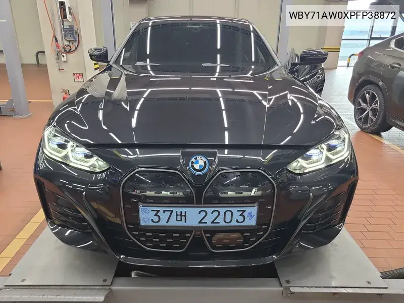 BMW i4 2023 года выпуска