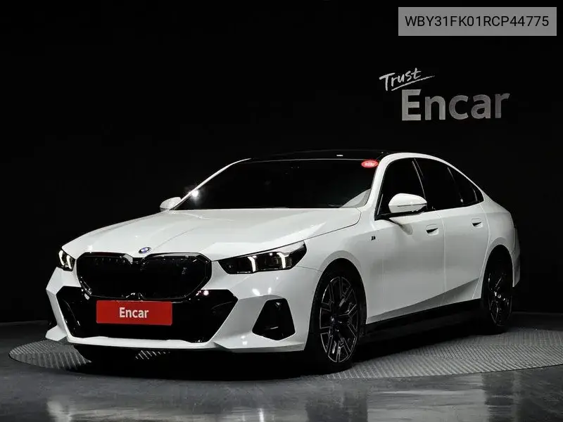 BMW i5 2023 года выпуска