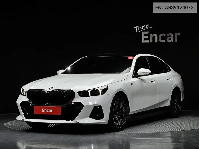 BMW i5 2023 года выпуска