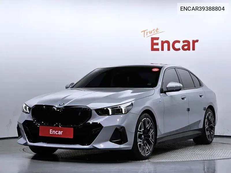 BMW i5 2023 года выпуска