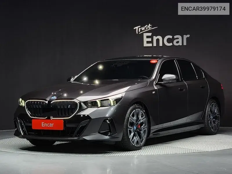 BMW i5 2023 года выпуска