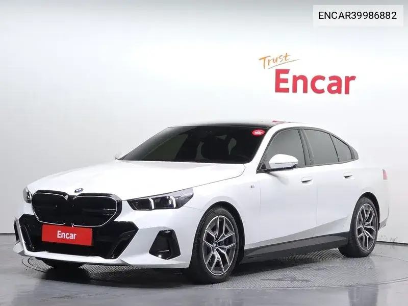 BMW i5 2023 года выпуска