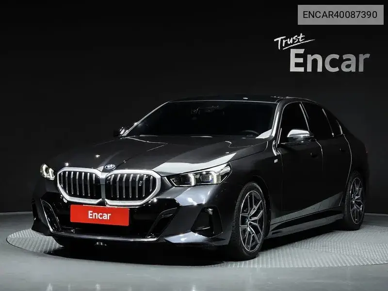 BMW i5 2023 года выпуска