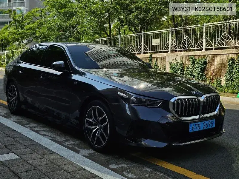 BMW i5 2025 года выпуска