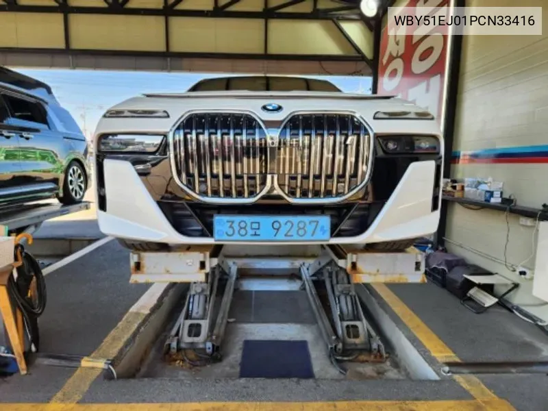 BMW i7 2023 года выпуска