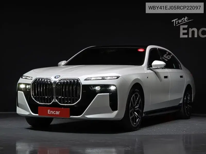 BMW i7 2023 года выпуска