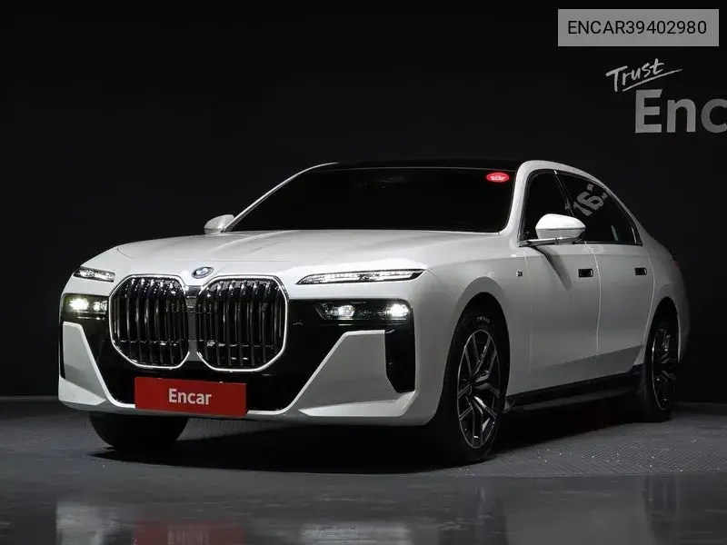 BMW i7 2023 года выпуска