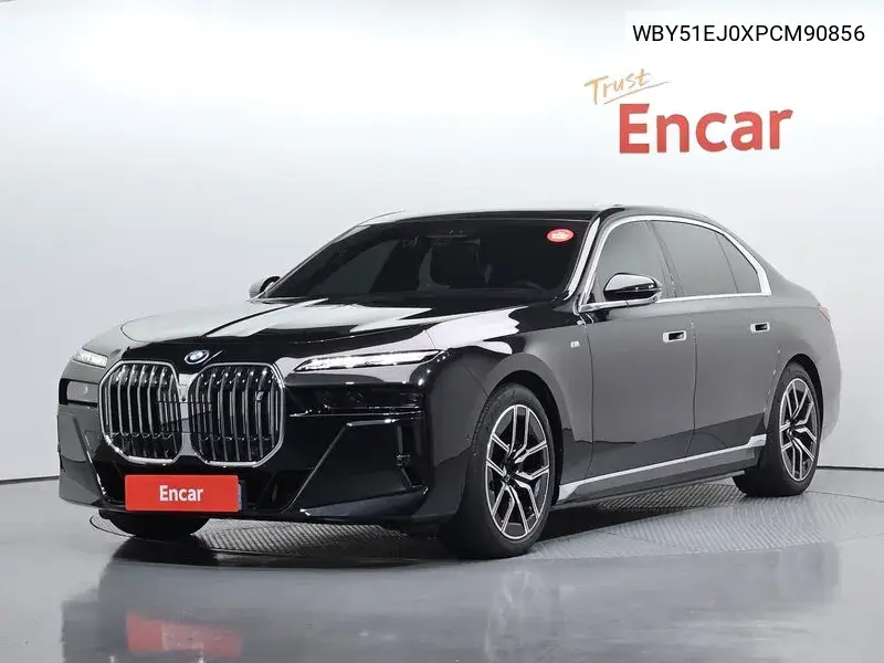BMW i7 2023 года выпуска