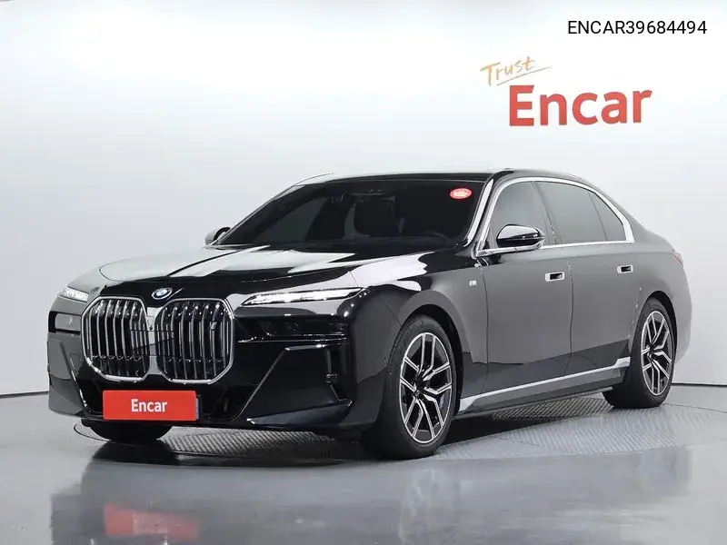BMW i7 2023 года выпуска