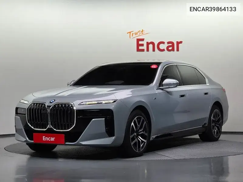 BMW i7 2023 года выпуска