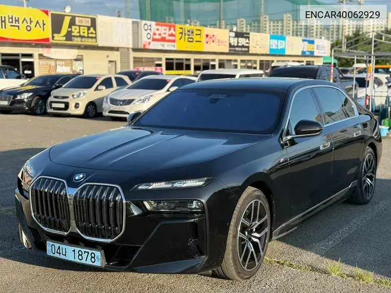 BMW i7 2023 года выпуска