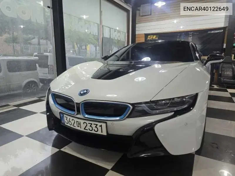 BMW i8 2020 года выпуска