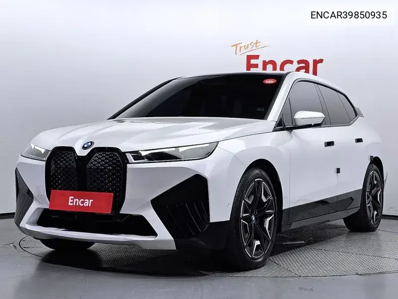 BMW iX 2023 года выпуска