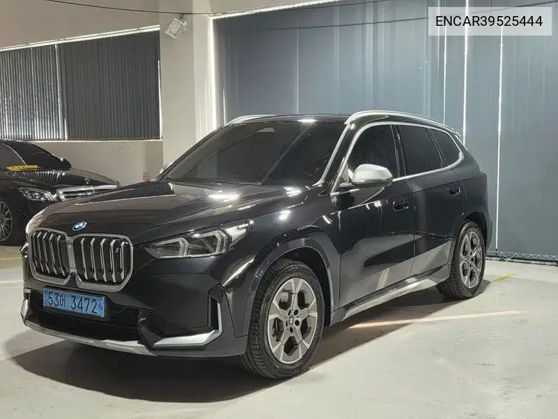 BMW iX1 2023 года выпуска