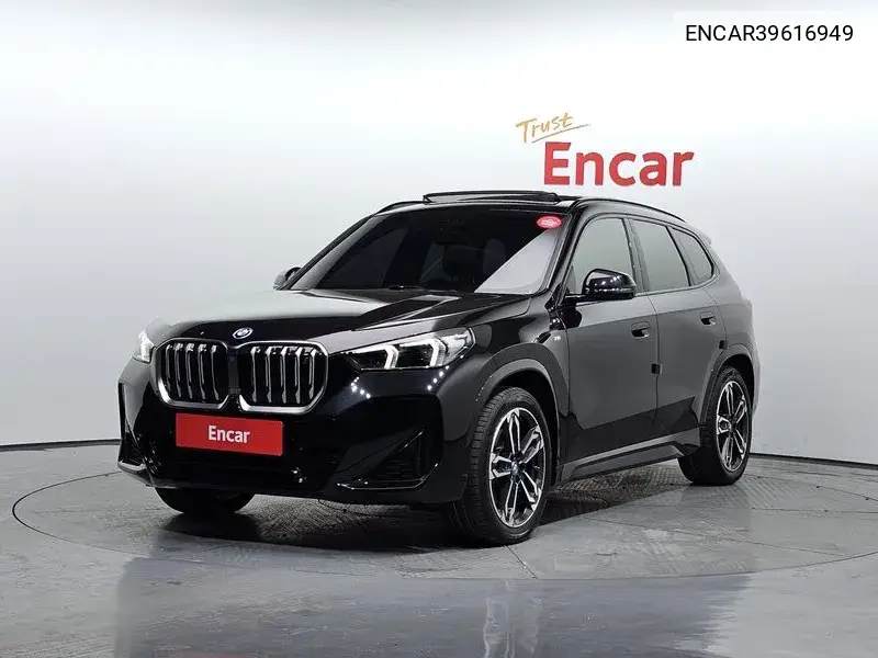 BMW iX1 2023 года выпуска