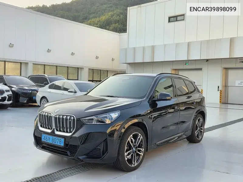 BMW iX1 2023 года выпуска