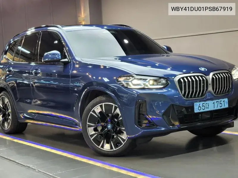 BMW iX3 2023 года выпуска