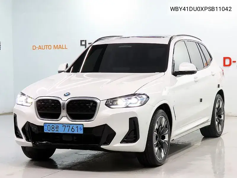 BMW iX3 2023 года выпуска