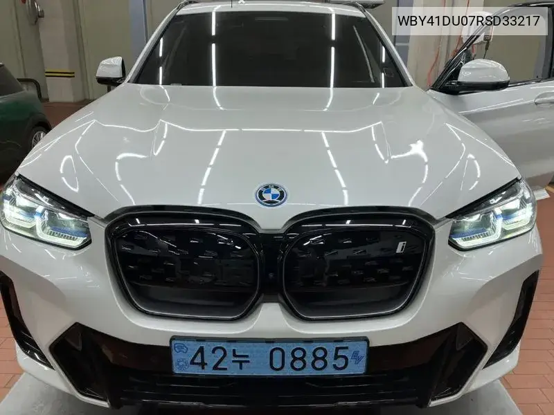 BMW iX3 2024 года выпуска
