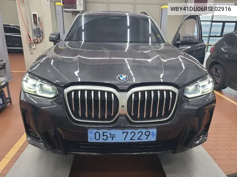 BMW iX3 2024 года выпуска