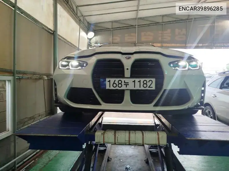 BMW M4 2023 года выпуска