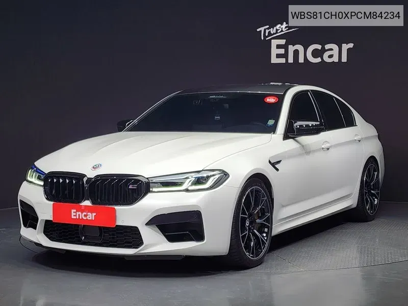 BMW M5 2023 года выпуска