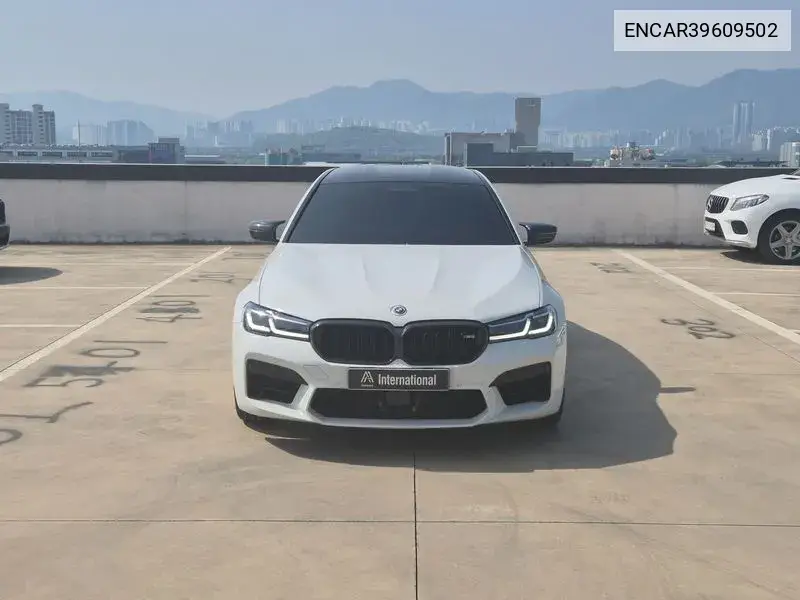 BMW M5 2023 года выпуска