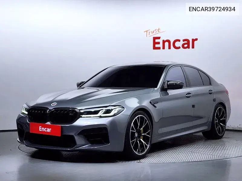 BMW M5 2023 года выпуска