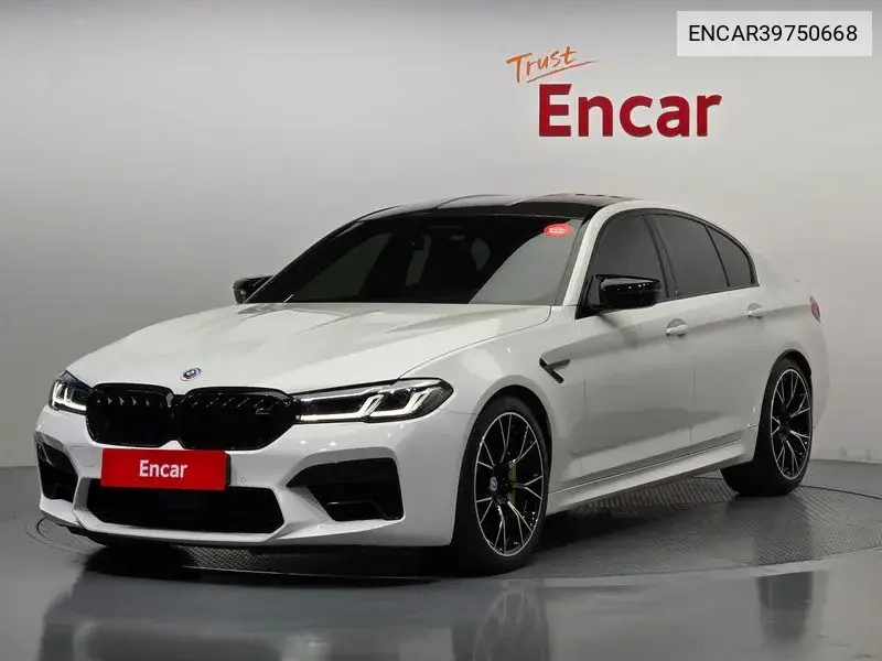 BMW M5 2023 года выпуска