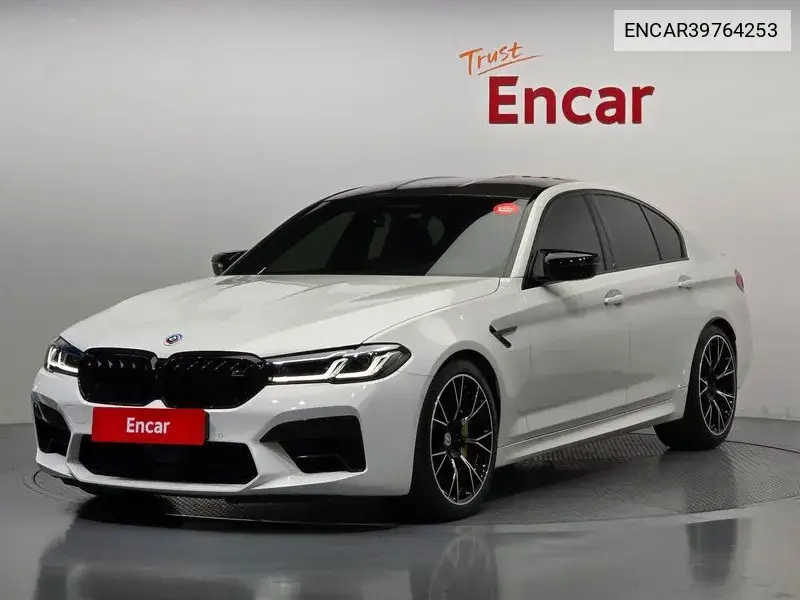 BMW M5 2023 года выпуска