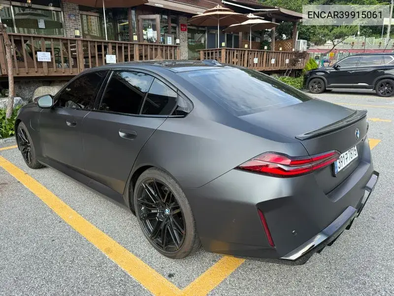 BMW M5 2024 года выпуска