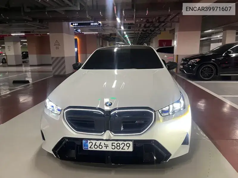BMW M5 2025 года выпуска
