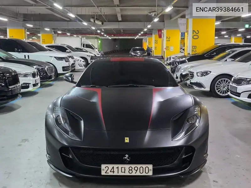 Ferrari 812 Superfast 2018 года выпуска