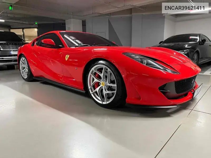 Ferrari 812 Superfast 2018 года выпуска