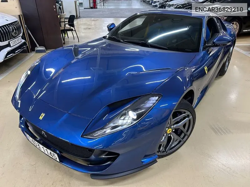 Ferrari 812 Superfast 2020 года выпуска
