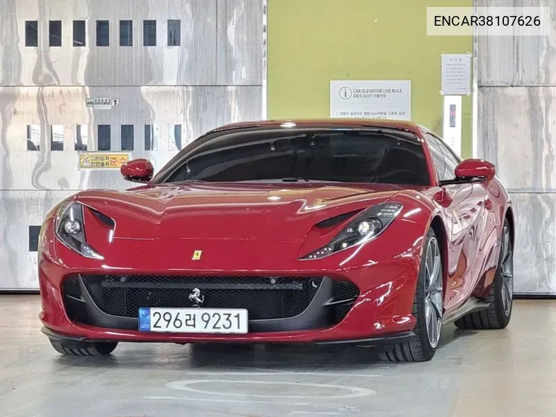 Ferrari 812 Superfast 2020 года выпуска