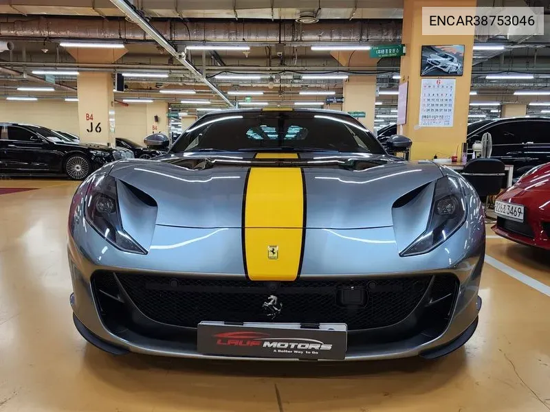 Ferrari 812 Superfast 2020 года выпуска