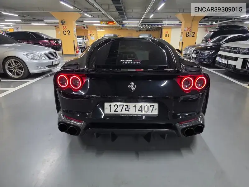 Ferrari 812 Superfast 2020 года выпуска